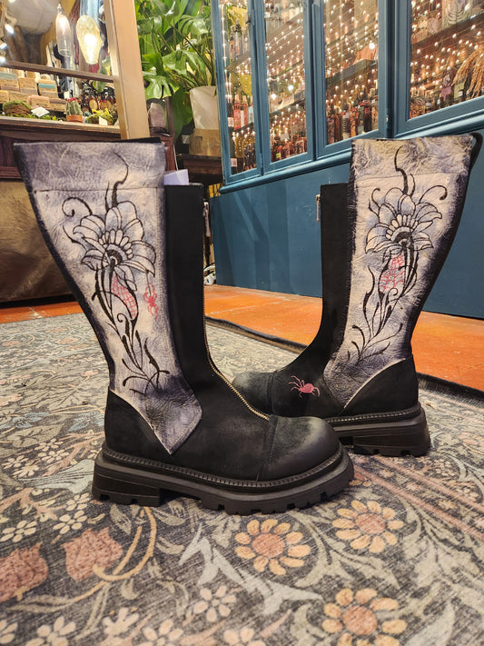 Itsy Bitsy Spider Papucei Boot - Monica Moses
