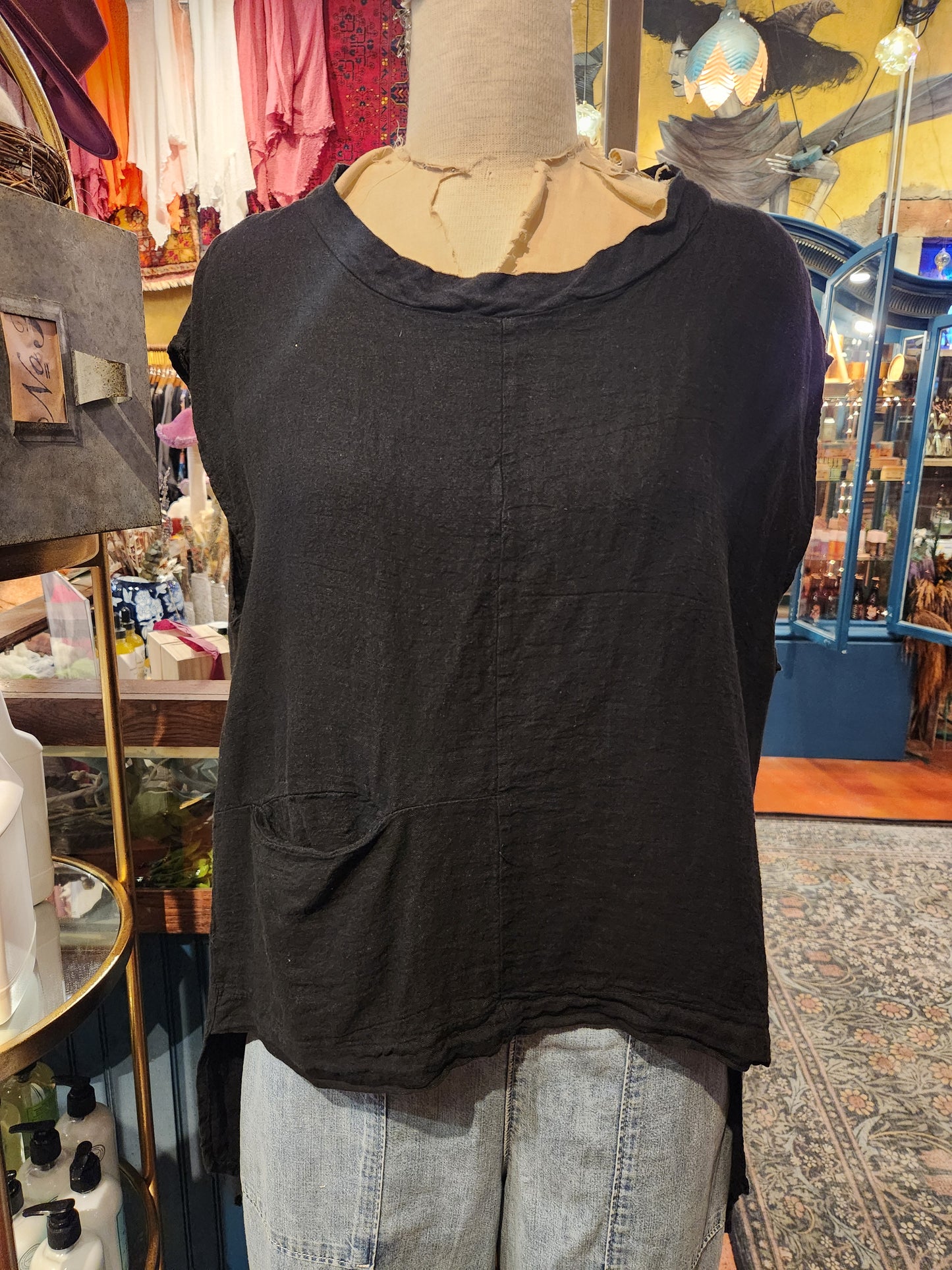 Muscle Sleeve One Pocket Hi-Lo Top