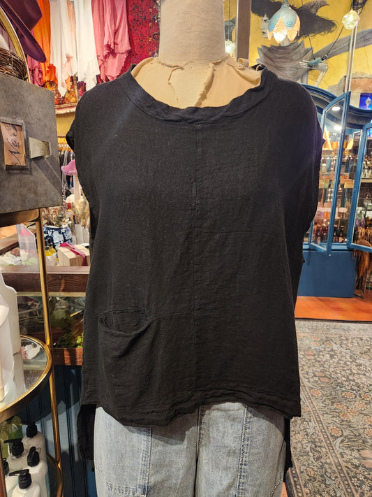 Muscle Sleeve One Pocket Hi-Lo Top