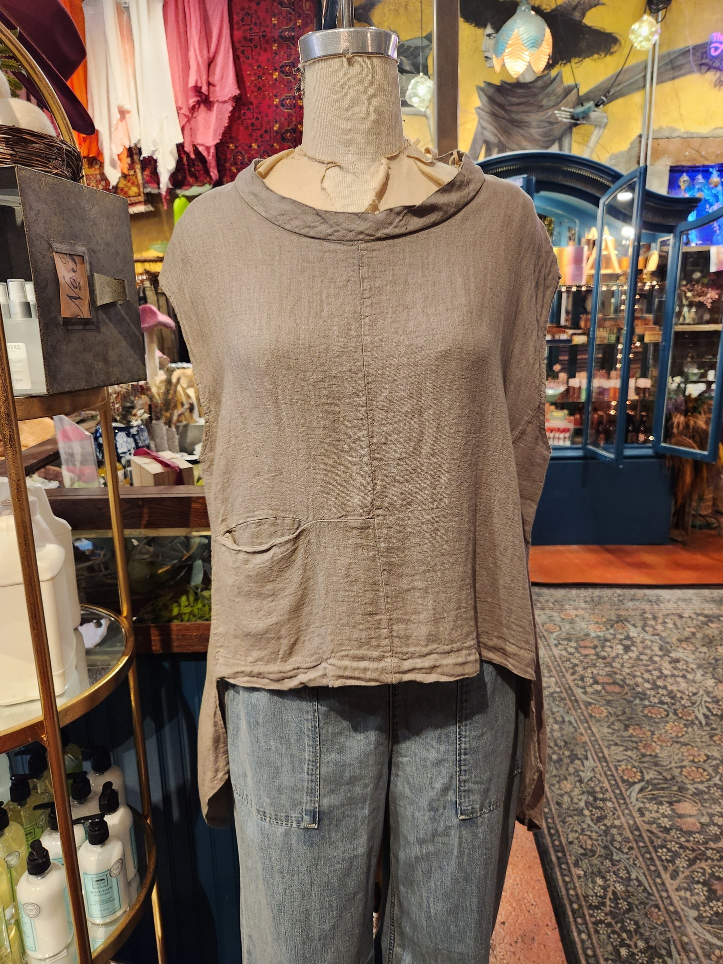 Muscle Sleeve One Pocket Hi-Lo Top