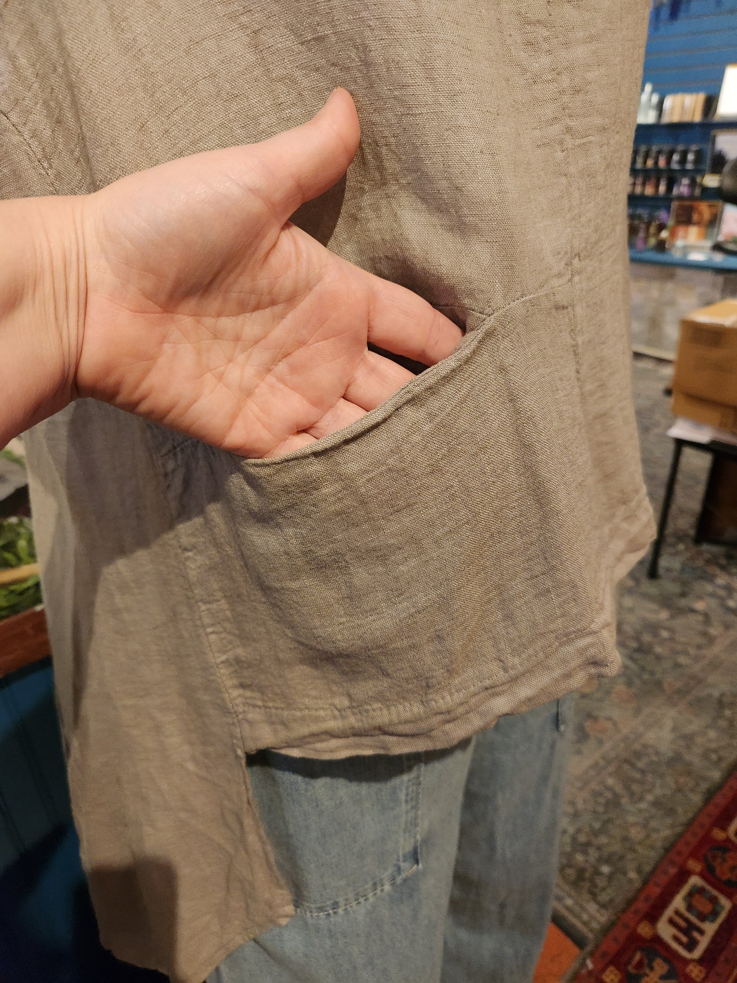 Muscle Sleeve One Pocket Hi-Lo Top