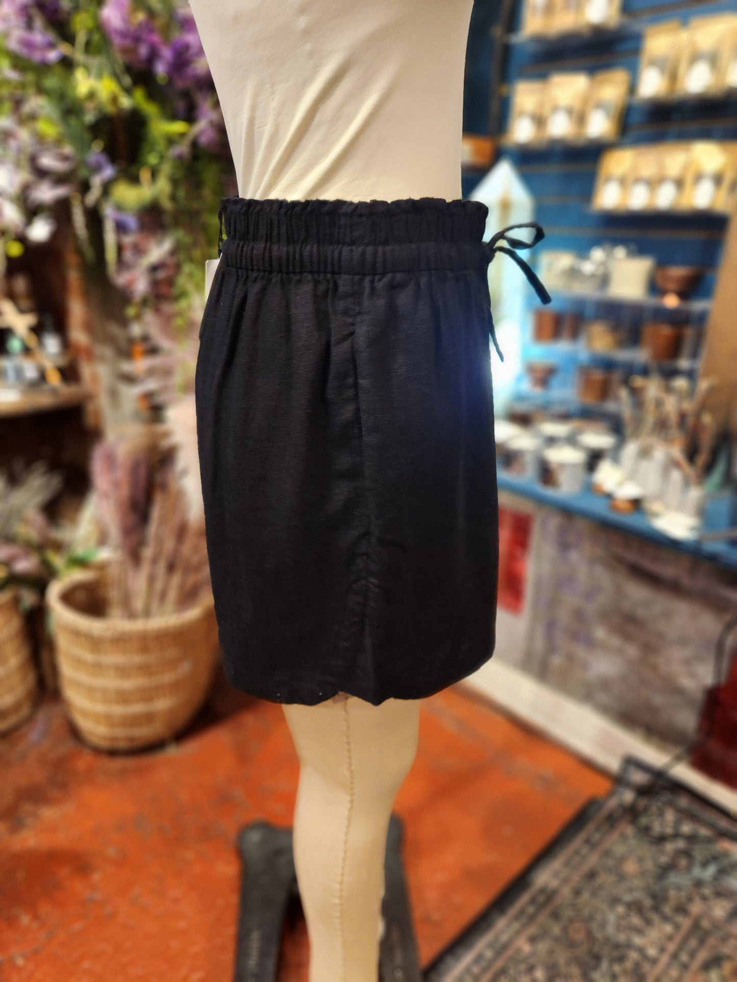 Ihinno Linen Blend Shorts