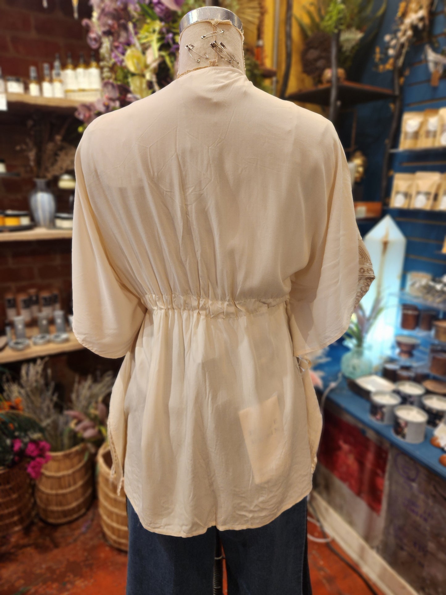 Leaf Embroidered and Tassel Trim Kimono ( one size )