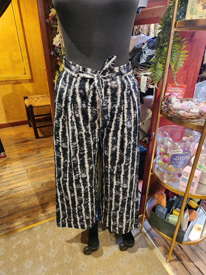 Cropped Black & White Wide Leg Pants