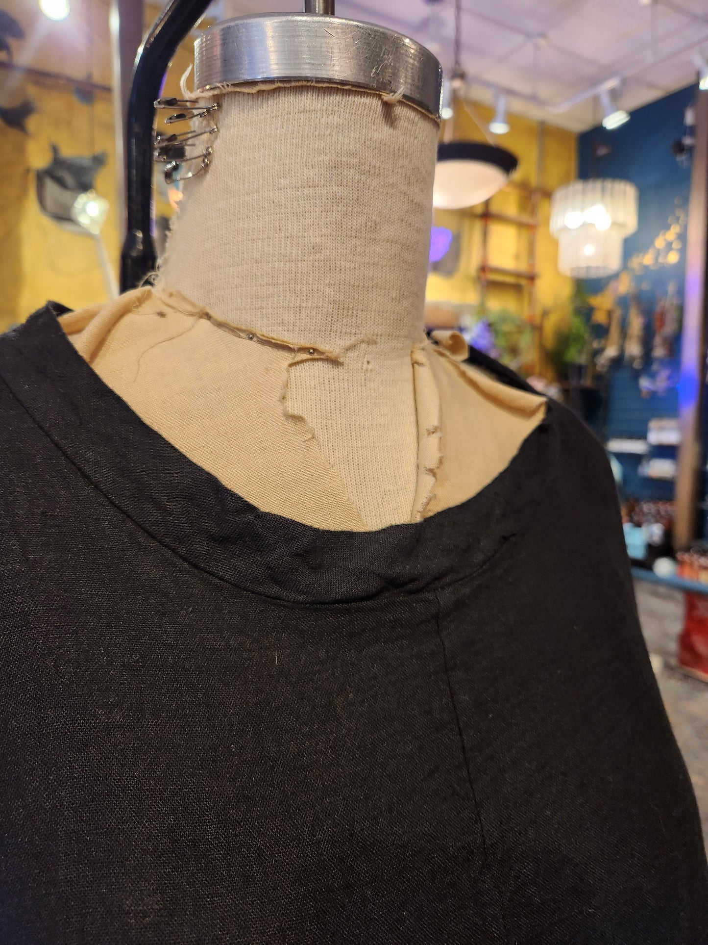 Muscle Sleeve One Pocket Hi-Lo Top