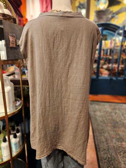 Muscle Sleeve One Pocket Hi-Lo Top