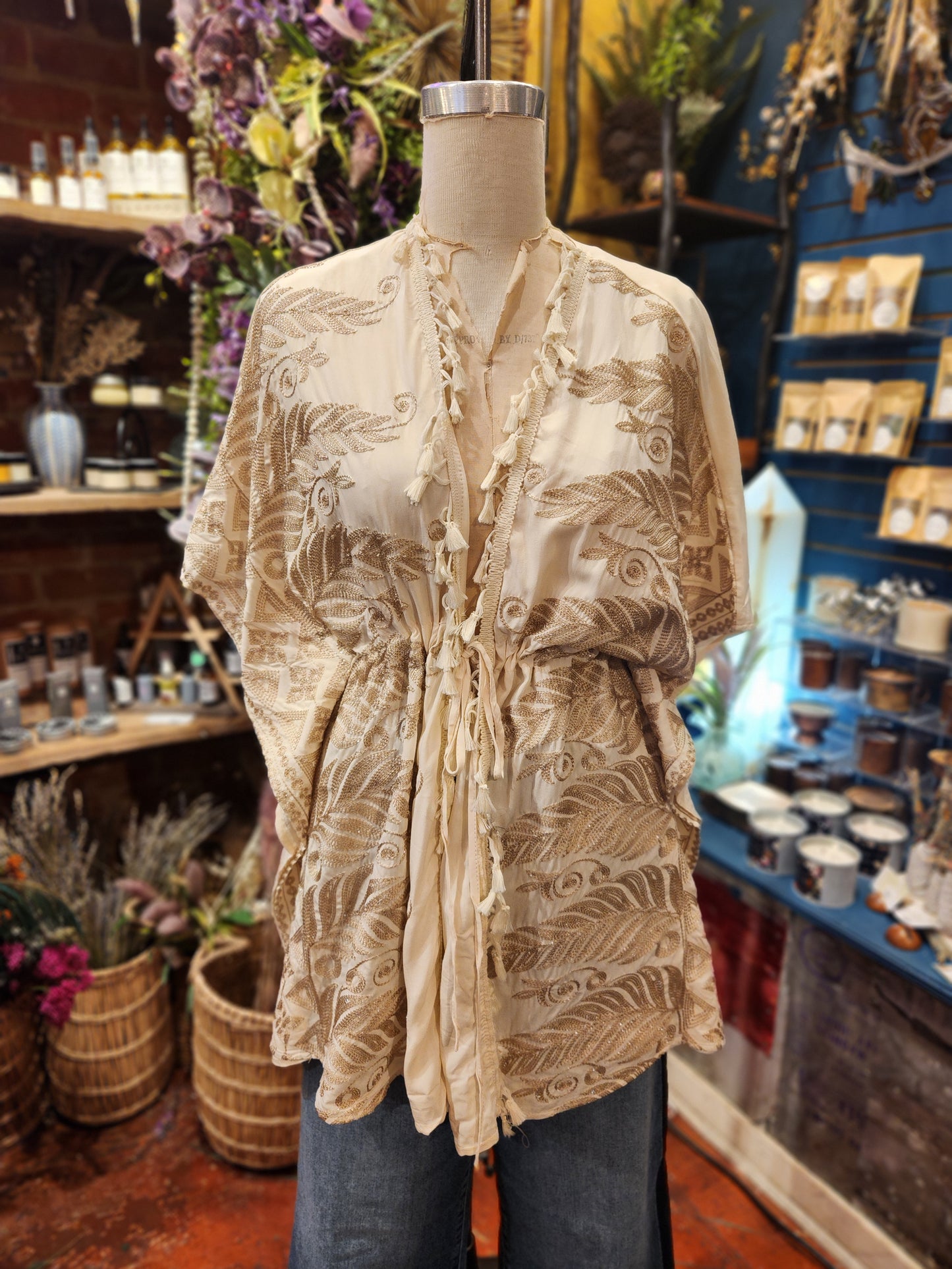Leaf Embroidered and Tassel Trim Kimono ( one size )