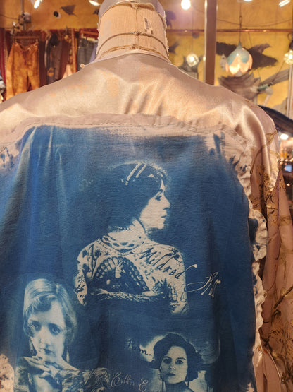 Vintage Women in Tattoo A+Z Floral Robe - Laura Bruce