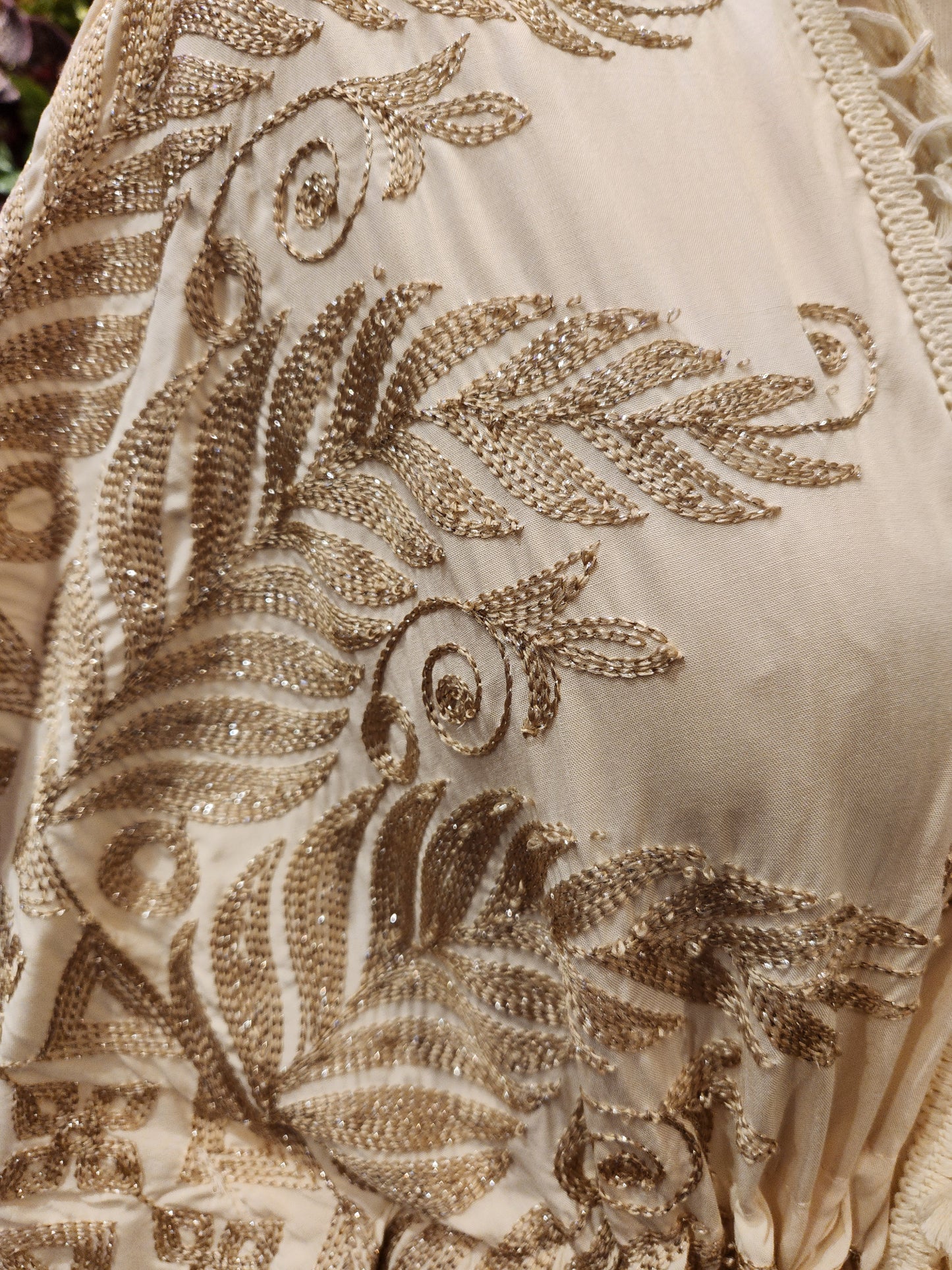 Leaf Embroidered and Tassel Trim Kimono ( one size )