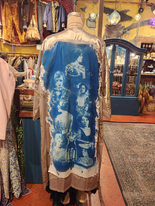 Vintage Women in Tattoo A+Z Floral Robe - Laura Bruce