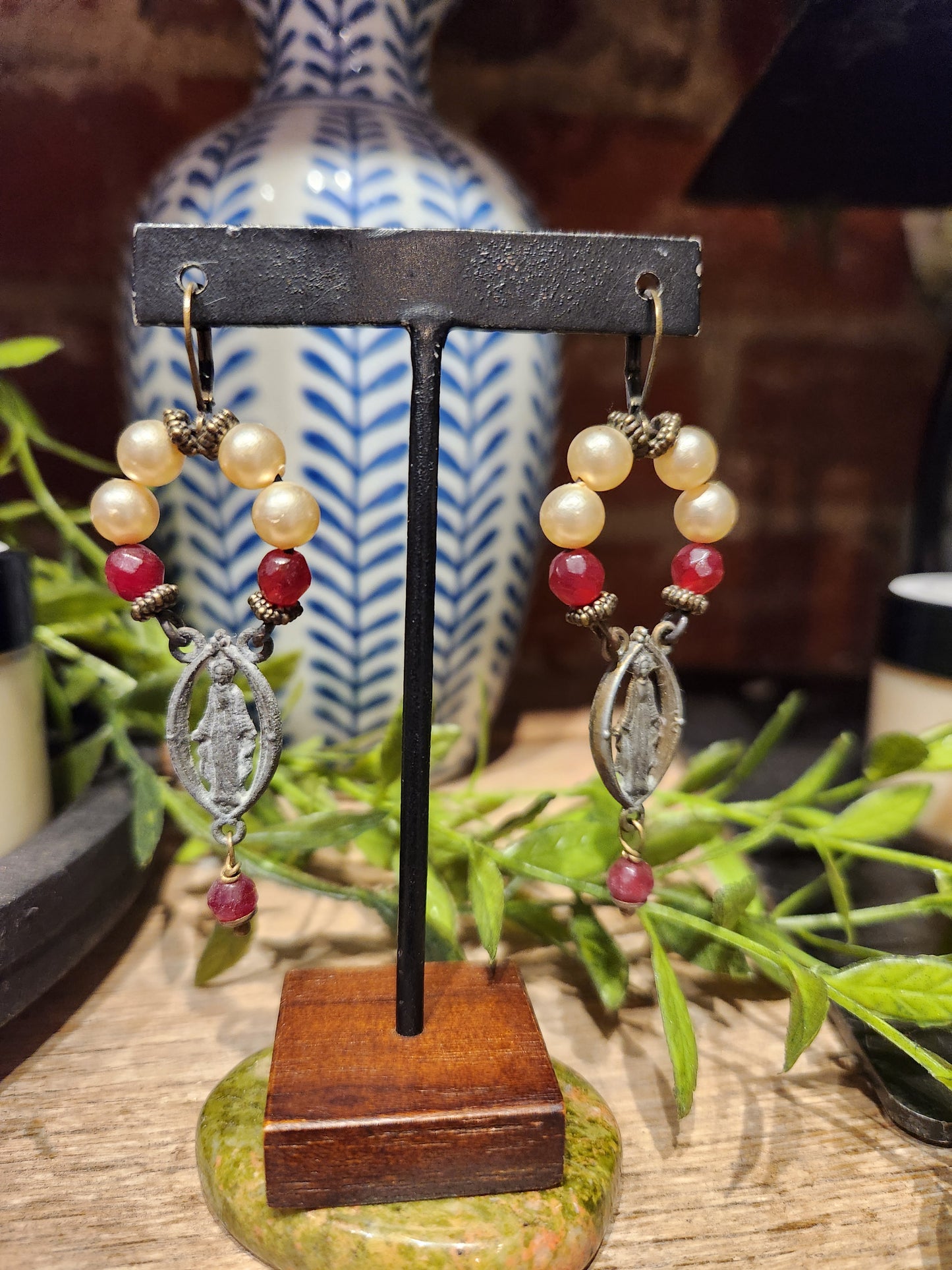 Mother Mary Earrings (pearl )