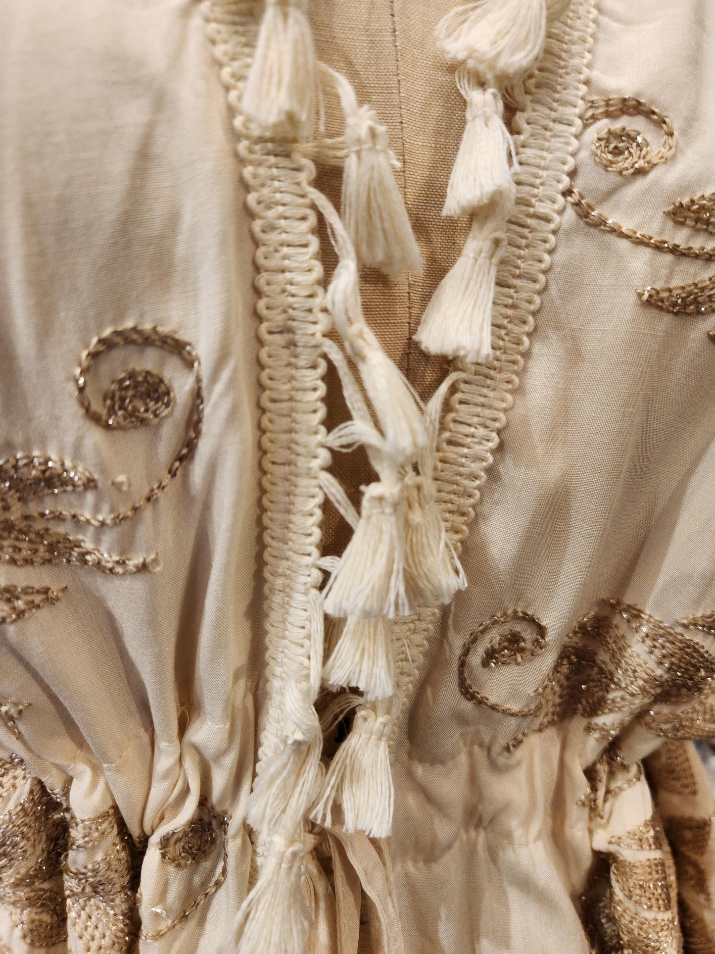 Leaf Embroidered and Tassel Trim Kimono ( one size )
