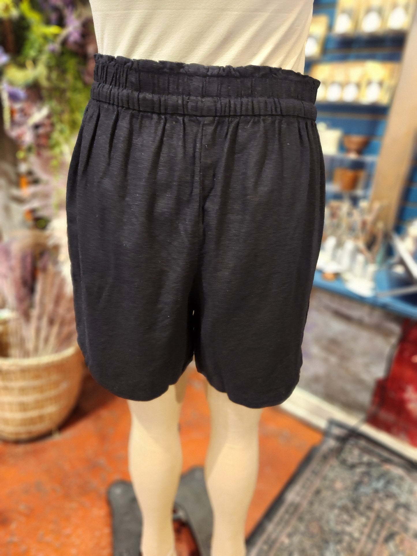 Ihinno Linen Blend Shorts
