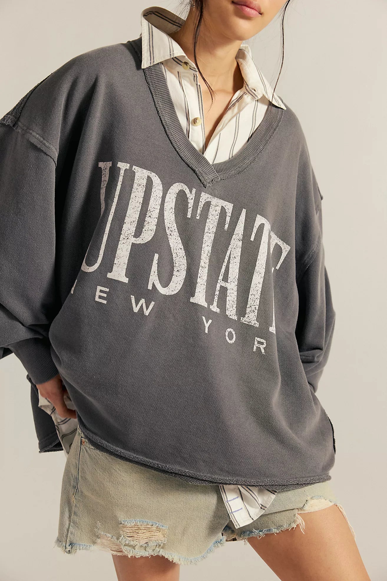 Venice V Neck Graphic - Washed Black Combo