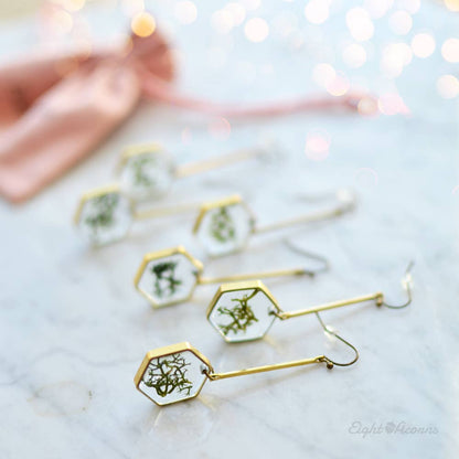 HONEYCOMB brass dangle earrings with preserved moss - La De Da